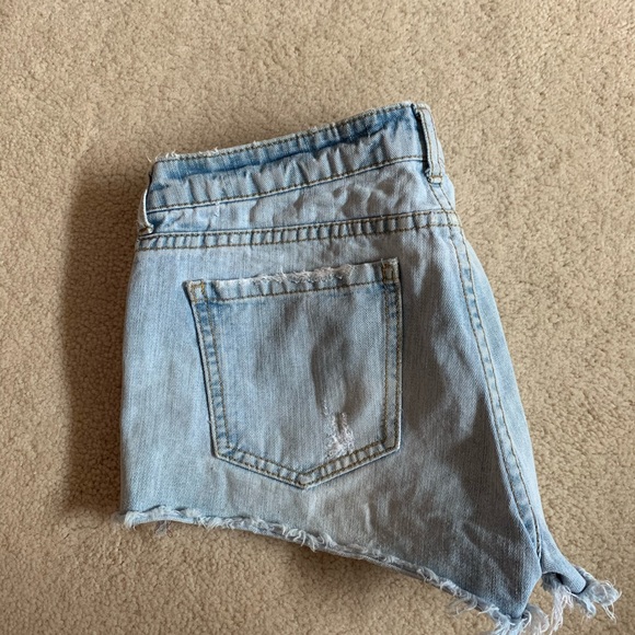 Forever 21 light denim shorts, distressed style - Picture 3 of 4